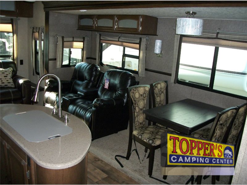 Forest River Wildwood Heritage Glen Fifth Wheel Seating